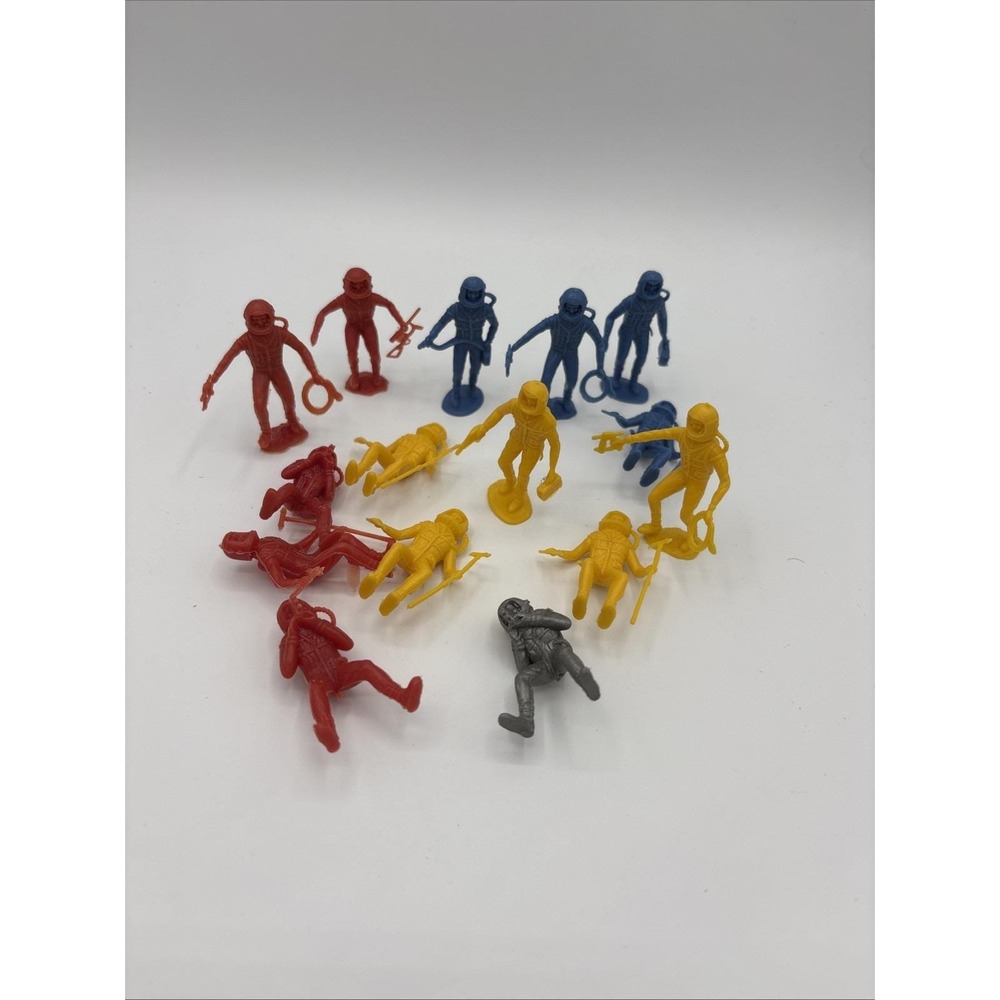 15 Vintage 1960s MPC Space Astronauts & Scuba Diver Plastic Toy Lot